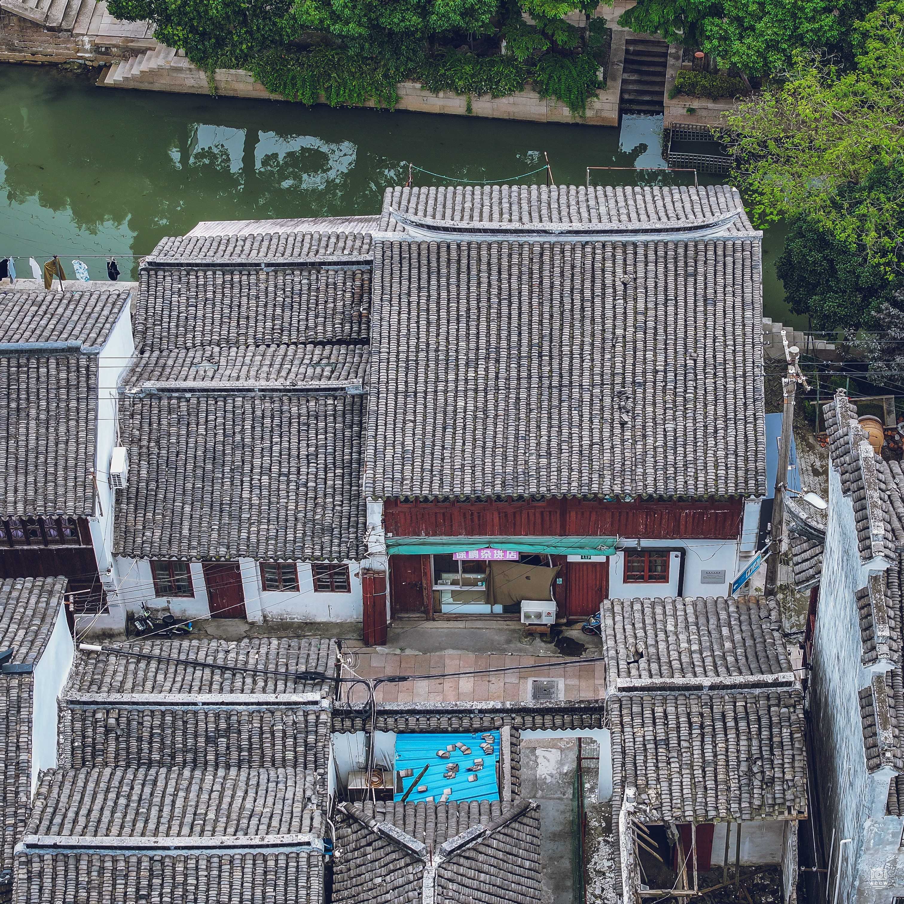 东风街沿河住宅 - 历史老房子封面图