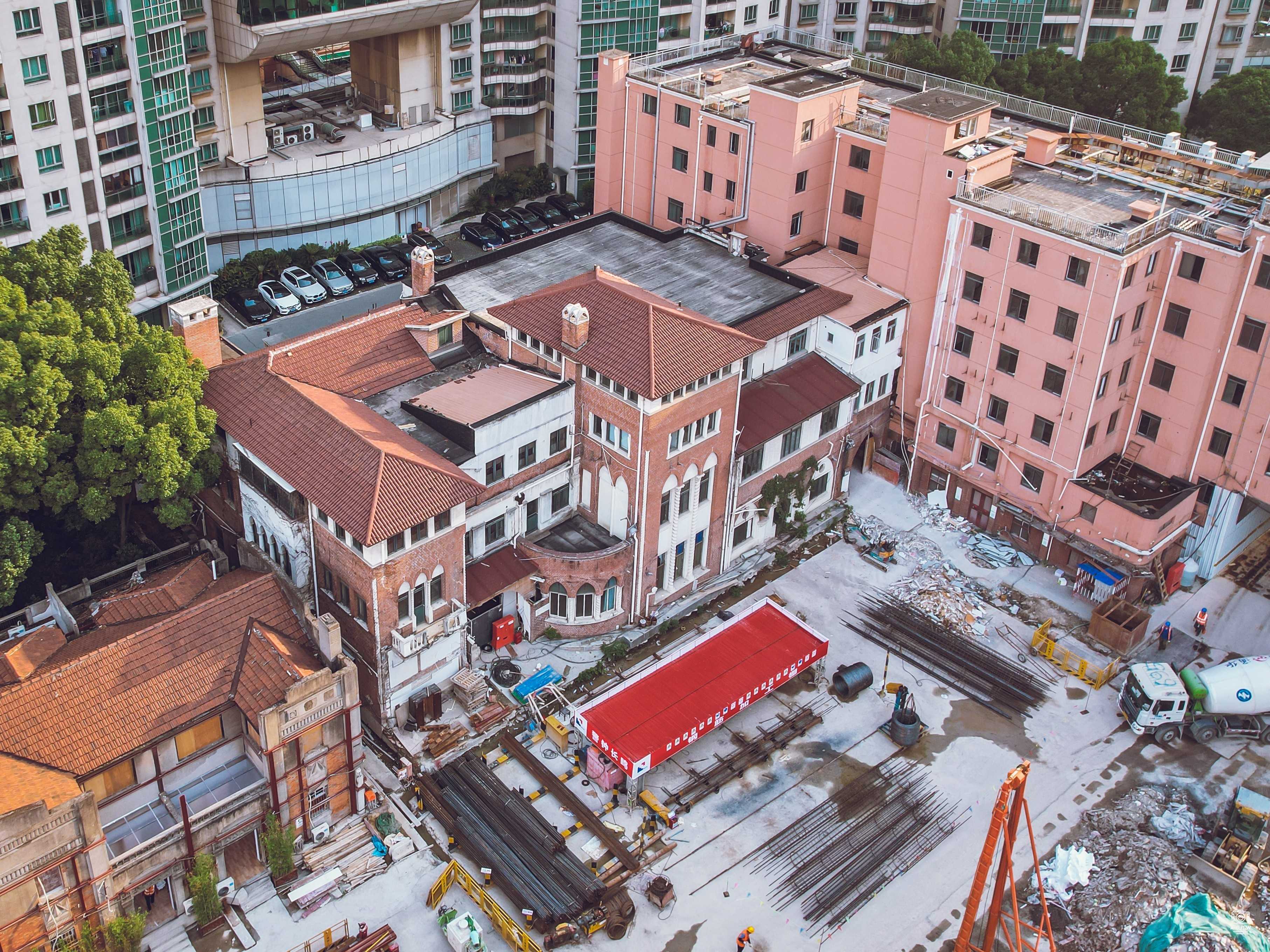 斜桥弄巨厦 - 历史老房子封面图