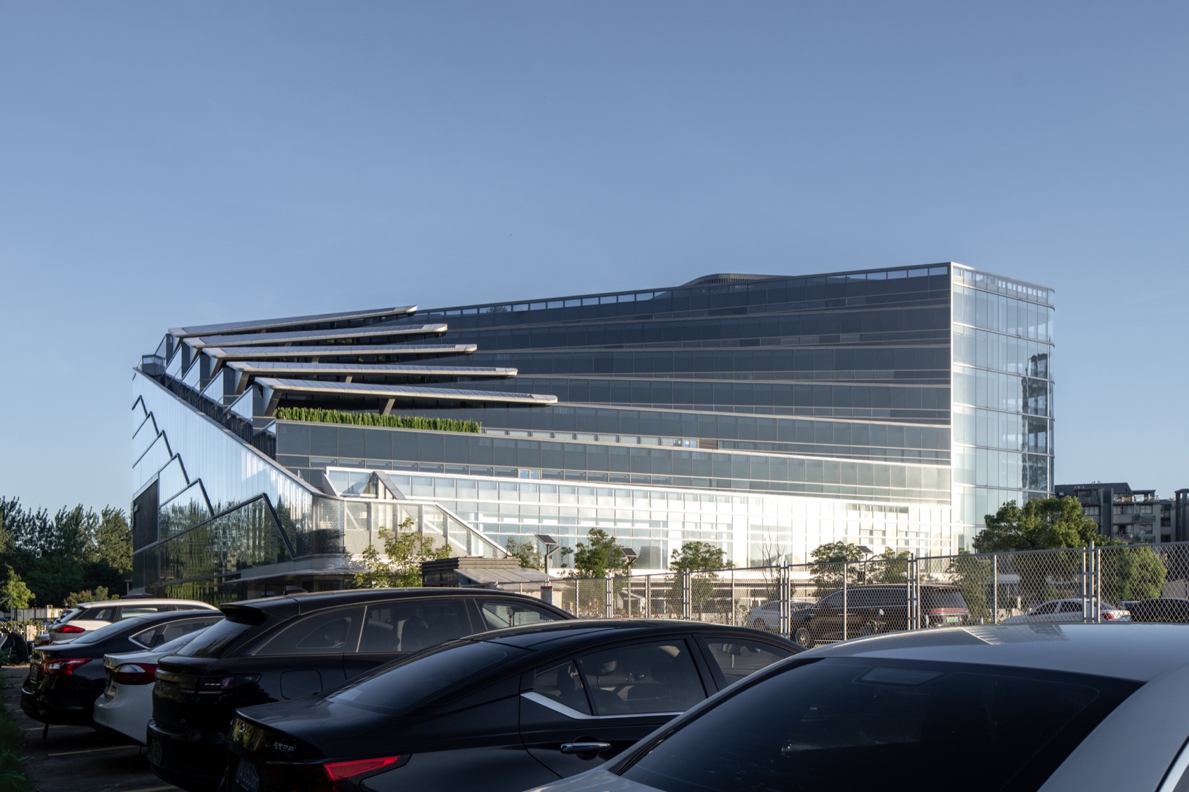 宝之驿宝马4S店 - 现代建筑封面图