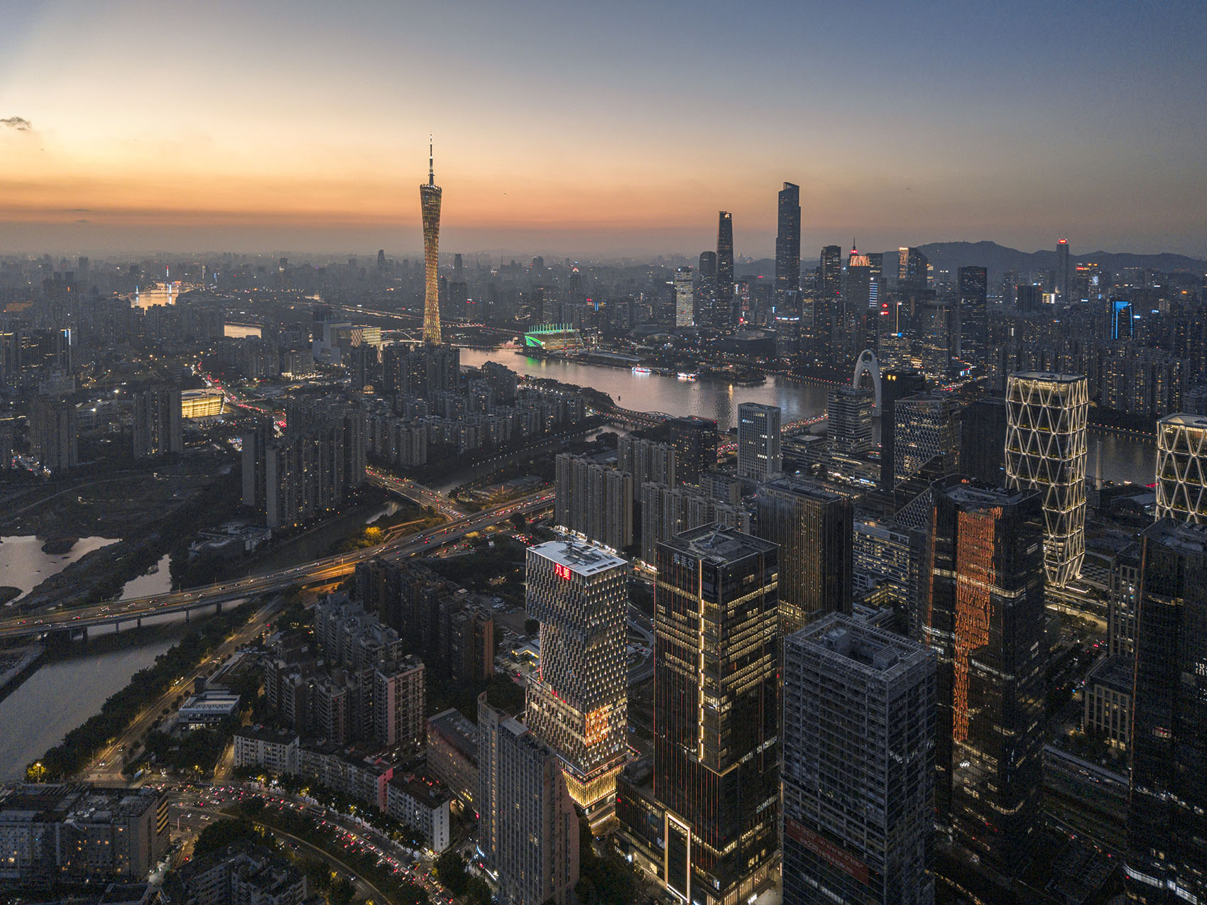 丸美大厦 - 现代建筑封面图